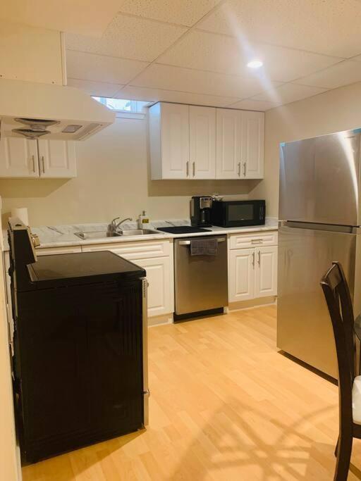 Finished 2 Bedroom Apartment In An Upscale Area Of Ajax Buitenkant foto