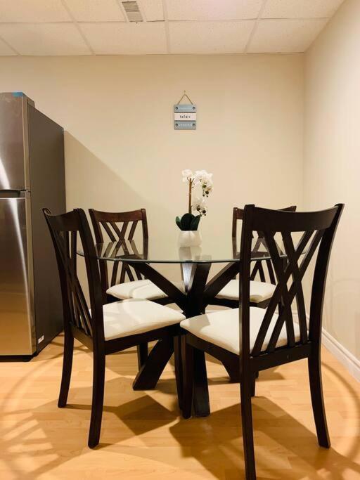 Finished 2 Bedroom Apartment In An Upscale Area Of Ajax Buitenkant foto