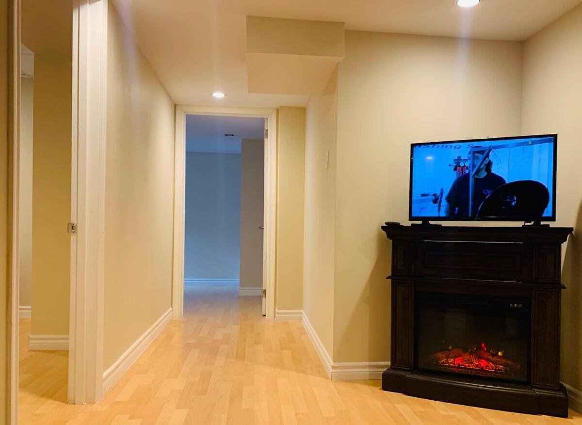 Finished 2 Bedroom Apartment In An Upscale Area Of Ajax Buitenkant foto